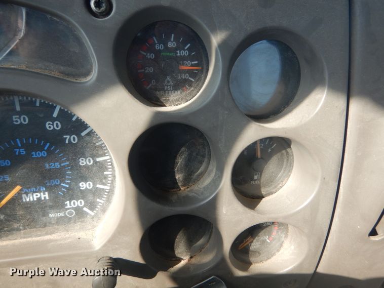 image for item IT9176 2006 Mack CXN613  semi truck