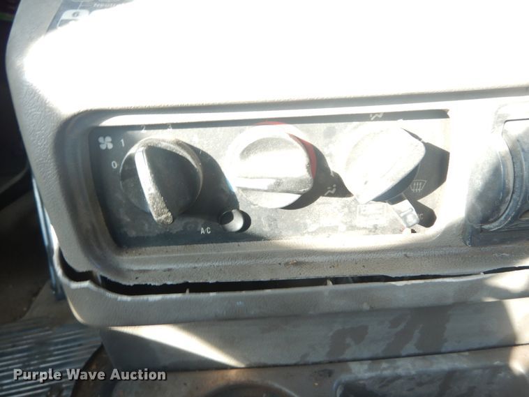 image for item IT9176 2006 Mack CXN613  semi truck