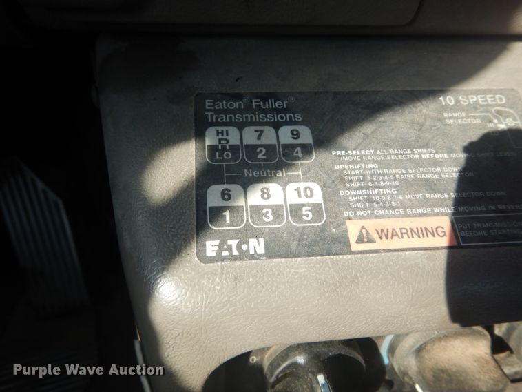 image for item IT9176 2006 Mack CXN613  semi truck