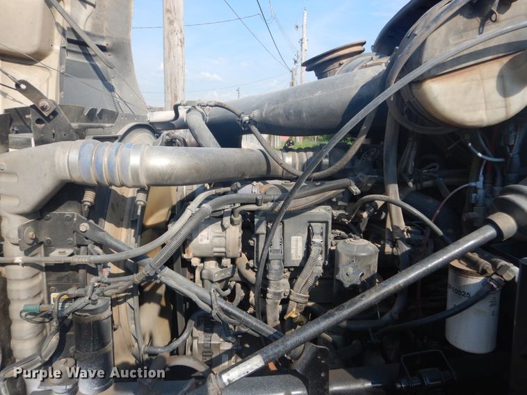 image for item IT9176 2006 Mack CXN613  semi truck