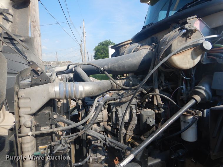 image for item IT9176 2006 Mack CXN613  semi truck