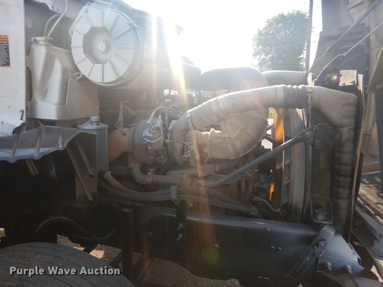 image for item IT9176 2006 Mack CXN613  semi truck