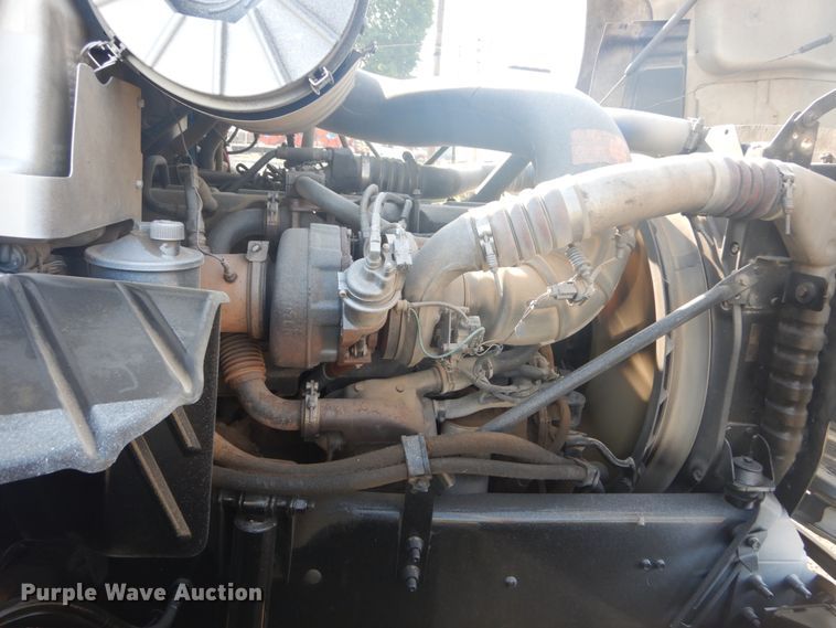 image for item IT9176 2006 Mack CXN613  semi truck