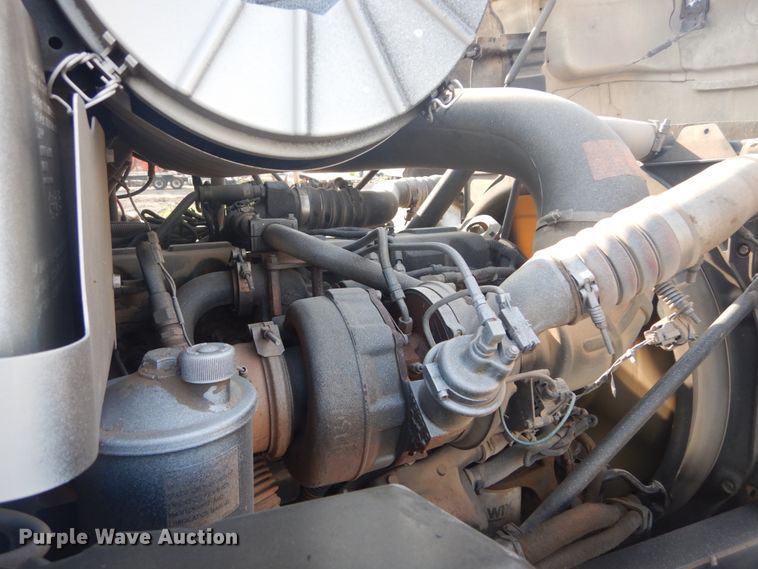 image for item IT9176 2006 Mack CXN613  semi truck