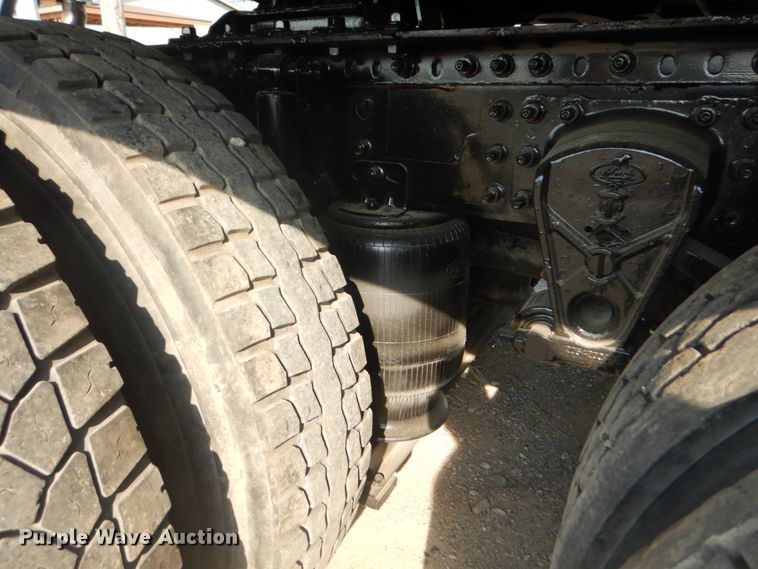 image for item IT9176 2006 Mack CXN613  semi truck