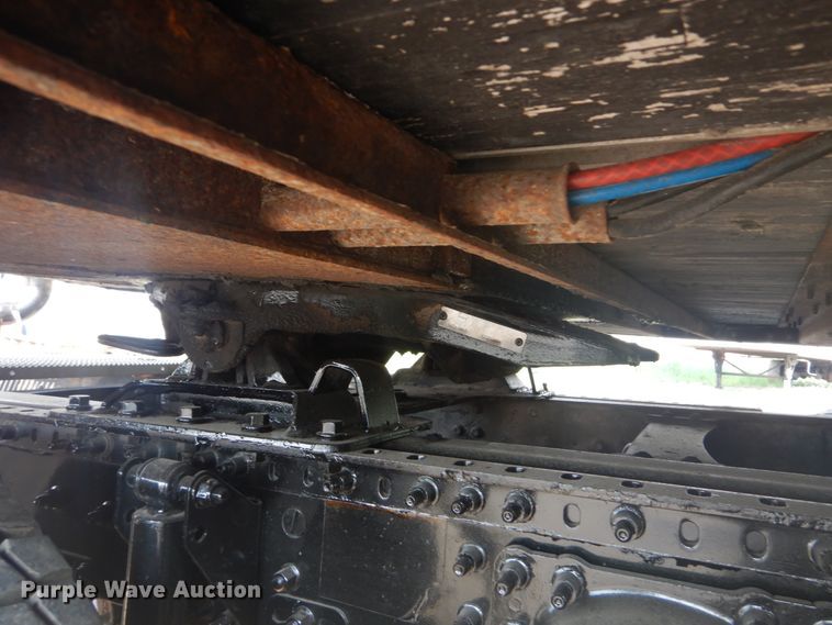 image for item IT9176 2006 Mack CXN613  semi truck