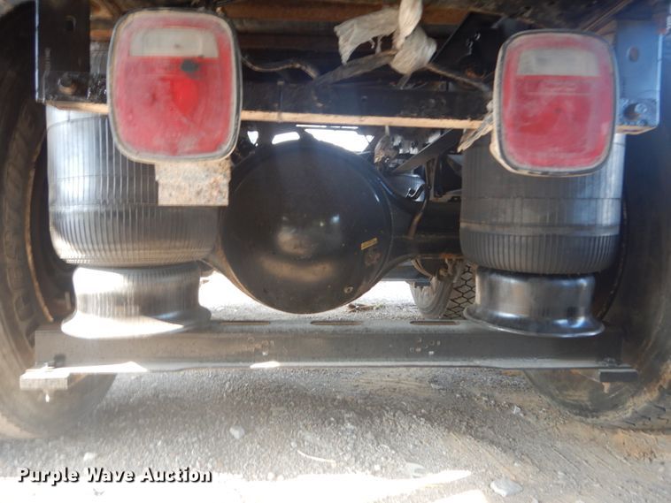 image for item IT9176 2006 Mack CXN613  semi truck