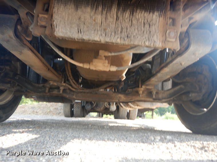 image for item IT9176 2006 Mack CXN613  semi truck