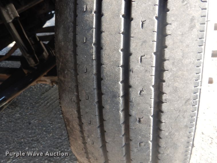 image for item IT9176 2006 Mack CXN613  semi truck