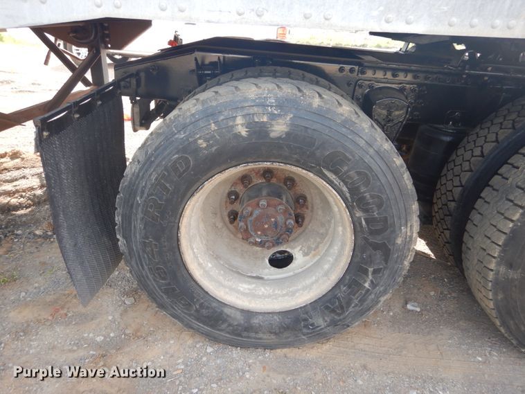 image for item IT9176 2006 Mack CXN613  semi truck