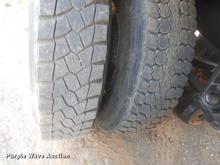 image for item IT9176 2006 Mack CXN613  semi truck