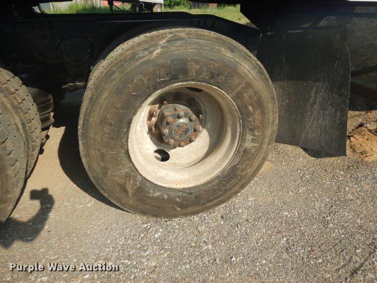 image for item IT9176 2006 Mack CXN613  semi truck