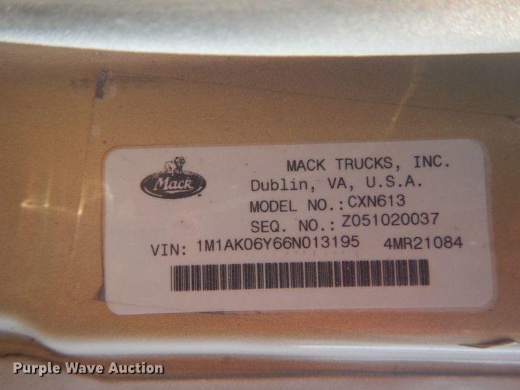 image for item IT9176 2006 Mack CXN613  semi truck