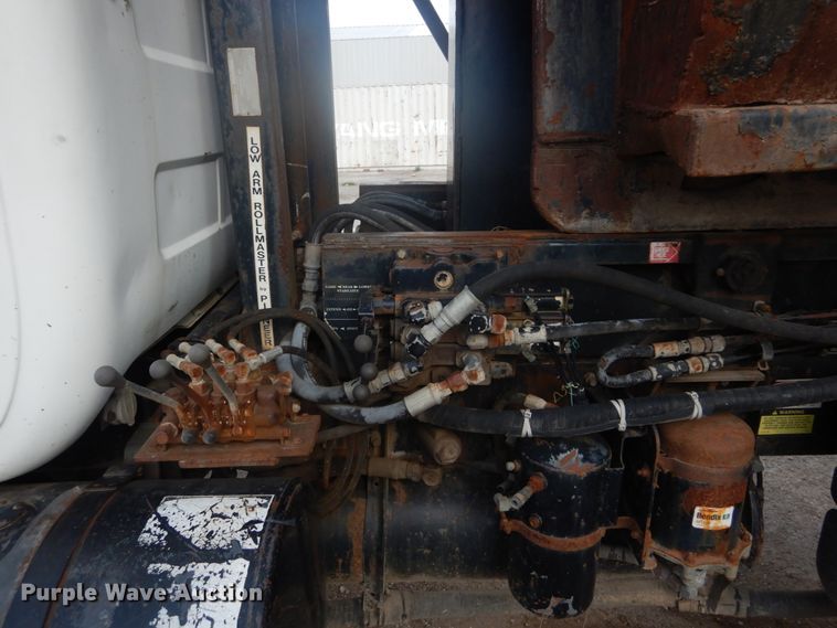 image for item IT9211 2000 Mack RD688S  roll-off container truck