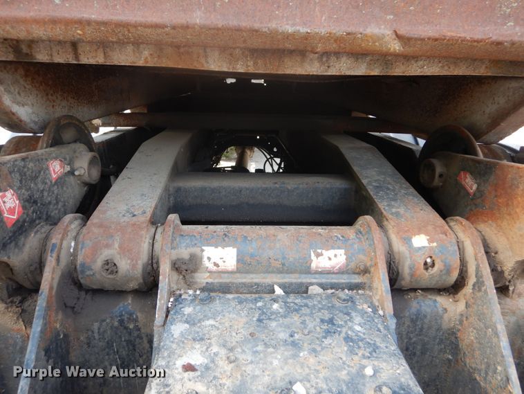 image for item IT9211 2000 Mack RD688S  roll-off container truck