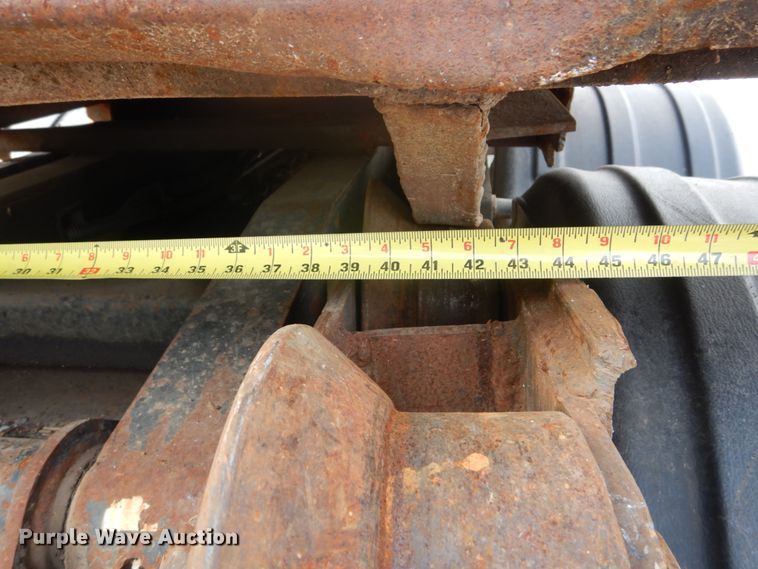 image for item IT9211 2000 Mack RD688S  roll-off container truck