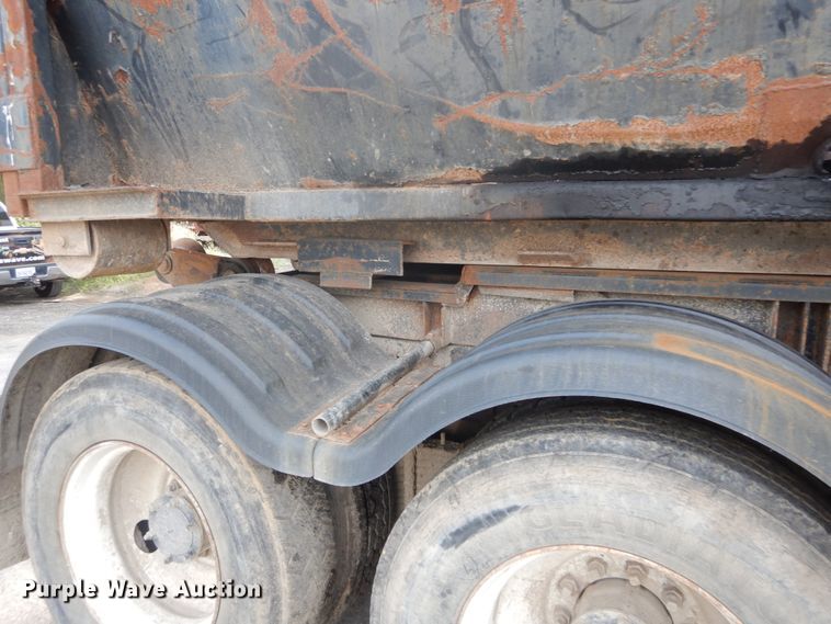 image for item IT9211 2000 Mack RD688S  roll-off container truck