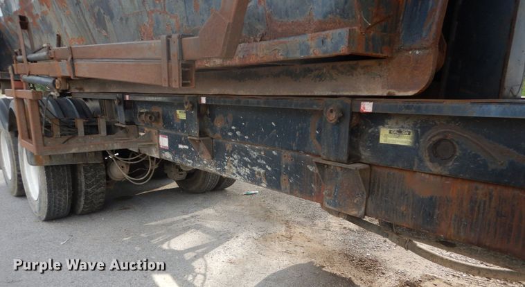 image for item IT9211 2000 Mack RD688S  roll-off container truck