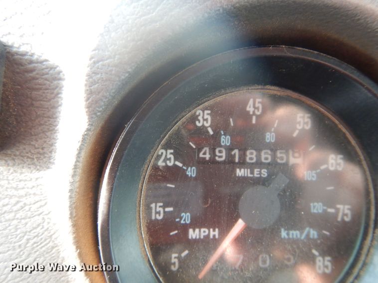 image for item IT9211 2000 Mack RD688S  roll-off container truck