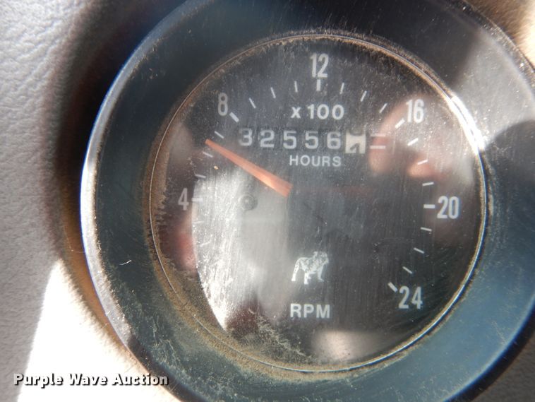 image for item IT9211 2000 Mack RD688S  roll-off container truck