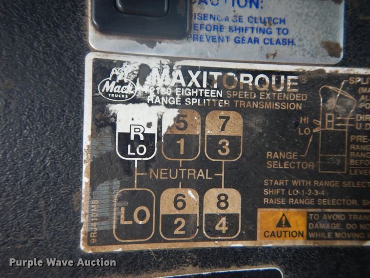 image for item IT9211 2000 Mack RD688S  roll-off container truck