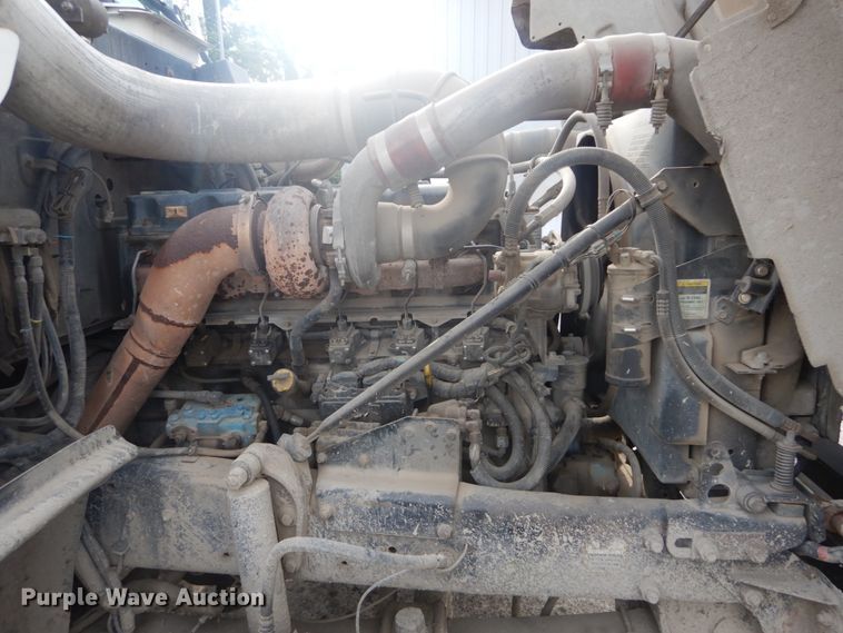 image for item IT9211 2000 Mack RD688S  roll-off container truck