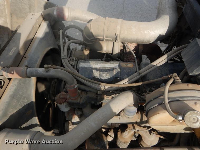 image for item IT9211 2000 Mack RD688S  roll-off container truck