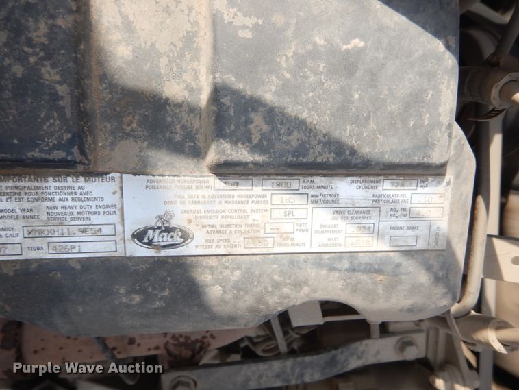 image for item IT9211 2000 Mack RD688S  roll-off container truck