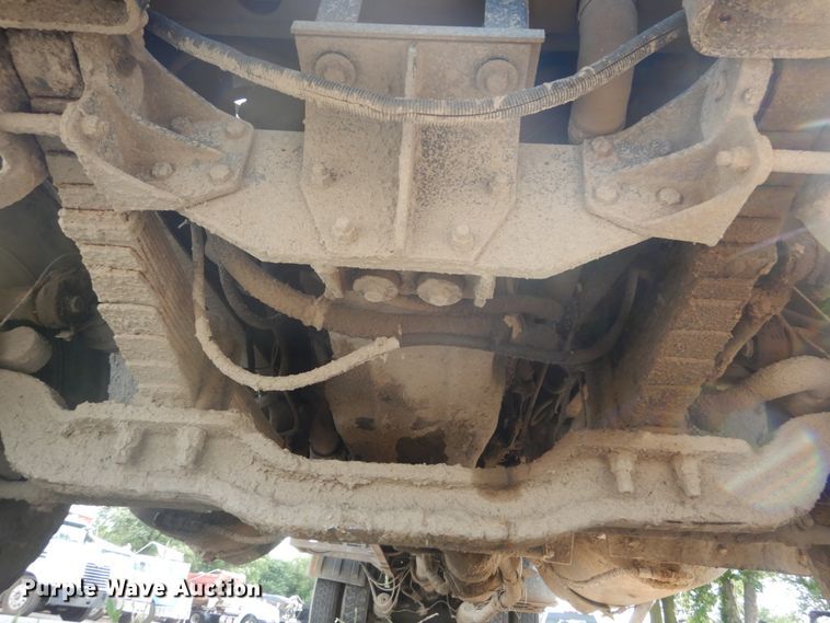 image for item IT9211 2000 Mack RD688S  roll-off container truck