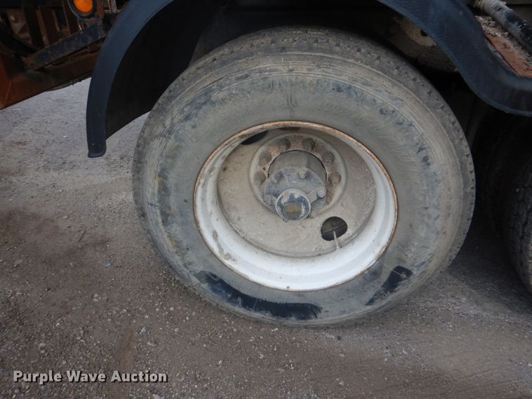 image for item IT9211 2000 Mack RD688S  roll-off container truck