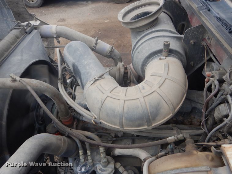 image for item IT9211 2000 Mack RD688S  roll-off container truck