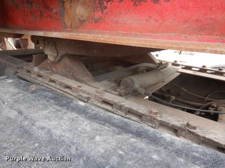 image for item IT9212 2001 Mack CH613  semi truck