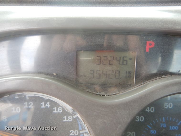 image for item IT9212 2001 Mack CH613  semi truck