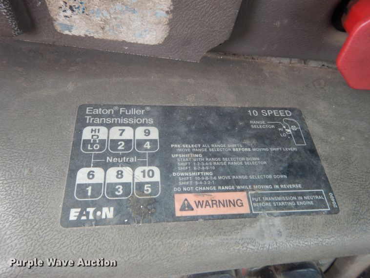 image for item IT9212 2001 Mack CH613  semi truck