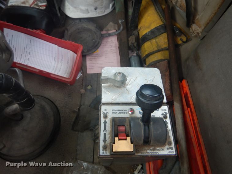 image for item IT9212 2001 Mack CH613  semi truck