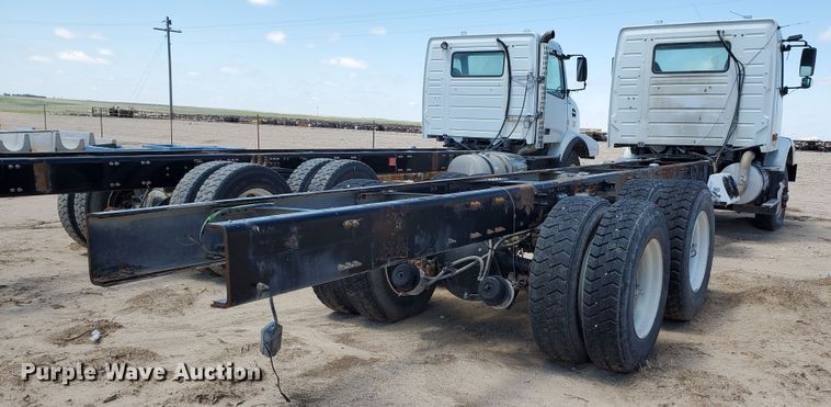 image for item IX9923 2007 Volvo VHD  truck cab and chassis