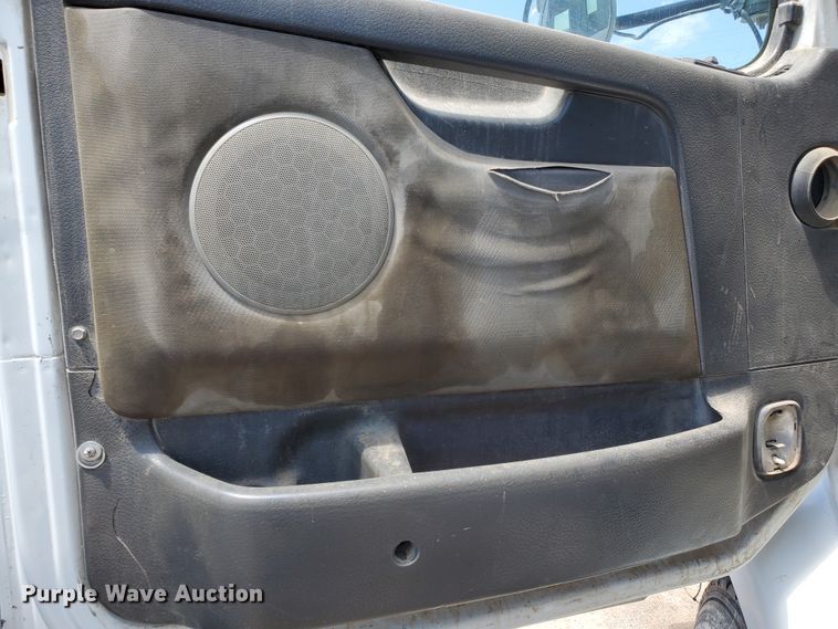 image for item IX9923 2007 Volvo VHD  truck cab and chassis