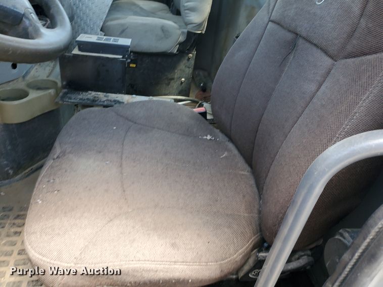 image for item IX9923 2007 Volvo VHD  truck cab and chassis