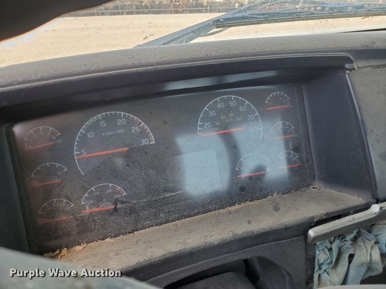 image for item IX9923 2007 Volvo VHD  truck cab and chassis