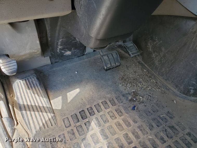 image for item IX9923 2007 Volvo VHD  truck cab and chassis