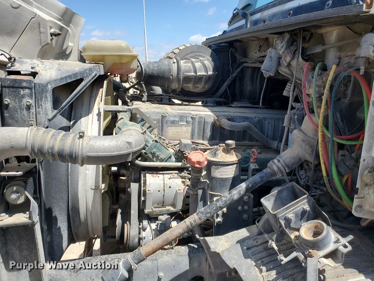 image for item IX9923 2007 Volvo VHD  truck cab and chassis