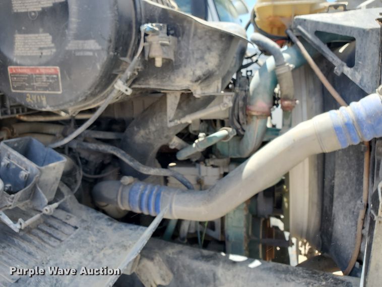 image for item IX9923 2007 Volvo VHD  truck cab and chassis