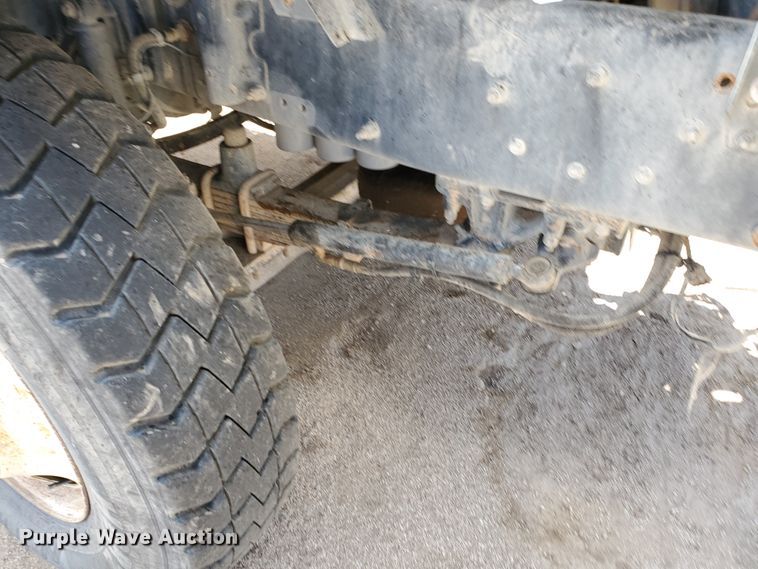 image for item IX9923 2007 Volvo VHD  truck cab and chassis