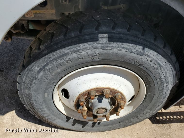 image for item IX9923 2007 Volvo VHD  truck cab and chassis