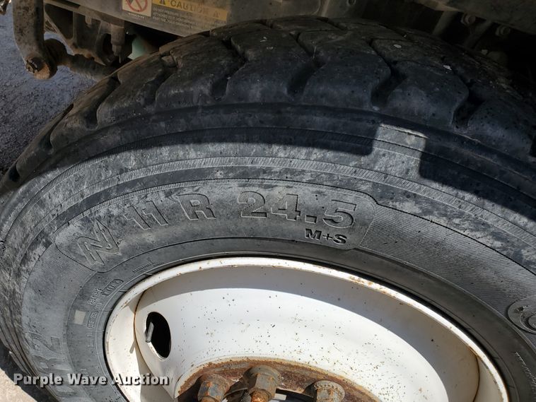 image for item IX9923 2007 Volvo VHD  truck cab and chassis