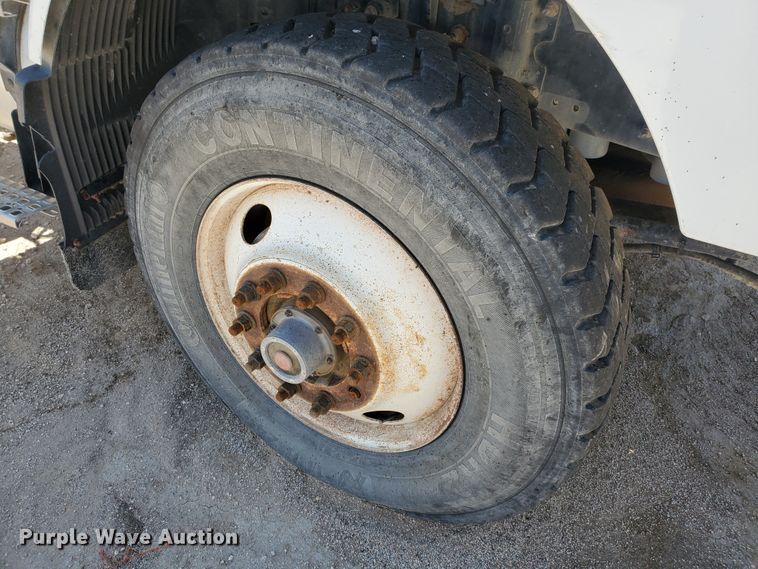 image for item IX9923 2007 Volvo VHD  truck cab and chassis