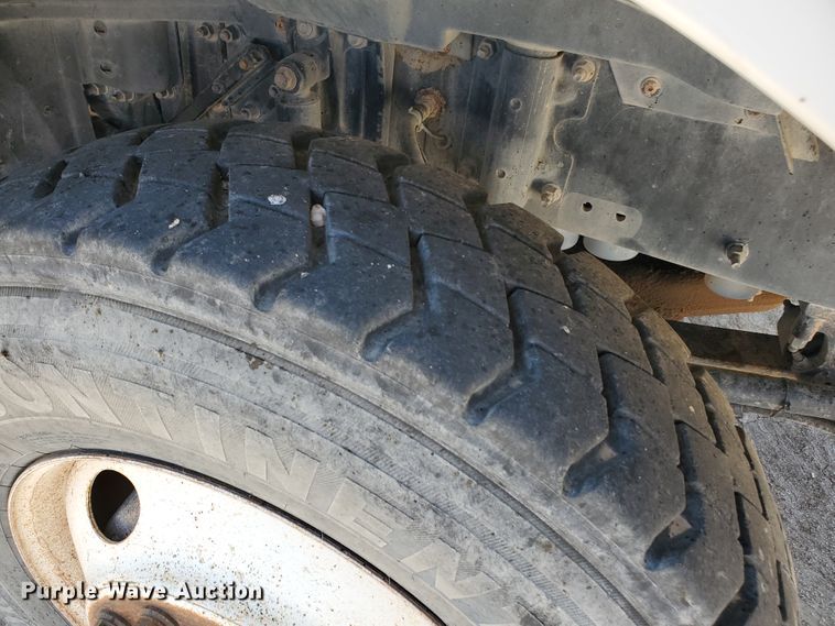 image for item IX9923 2007 Volvo VHD  truck cab and chassis