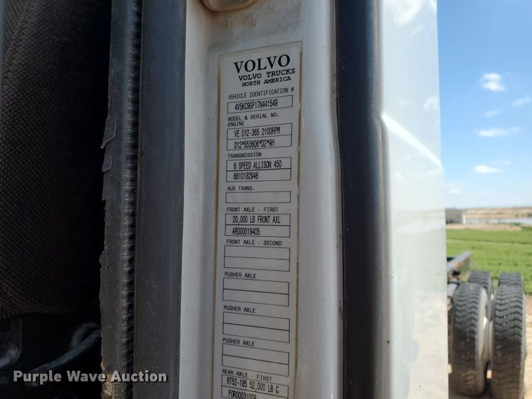 image for item IX9923 2007 Volvo VHD  truck cab and chassis