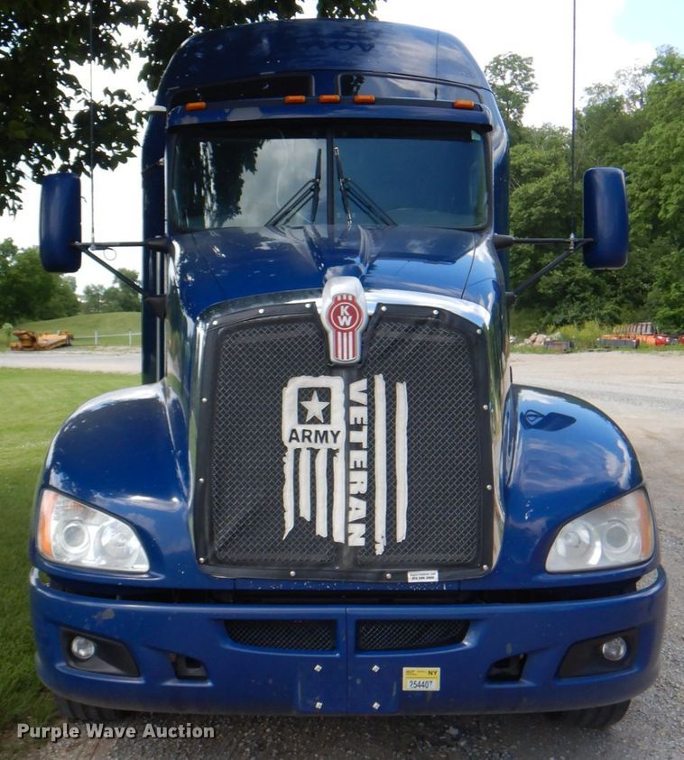 image for item JY9807 2010 Kenworth T600  semi truck