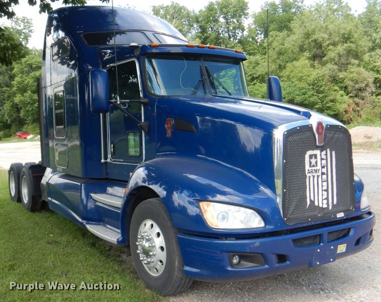 image for item JY9807 2010 Kenworth T600  semi truck